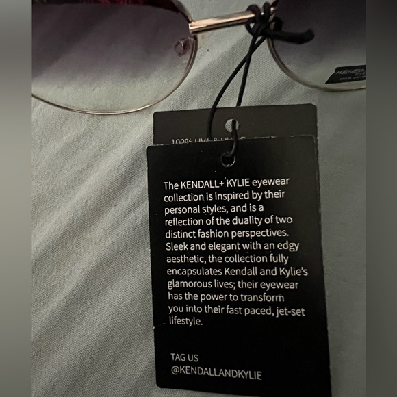 Embrace your inner supermodel with these sleek and edgy cat-eye Sunglasses🔥❣️ - Picture 7 of 8